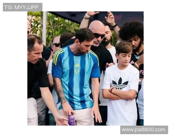 足球明星同框瞬间定格传奇时刻见证球场荣耀与友谊的完美结合