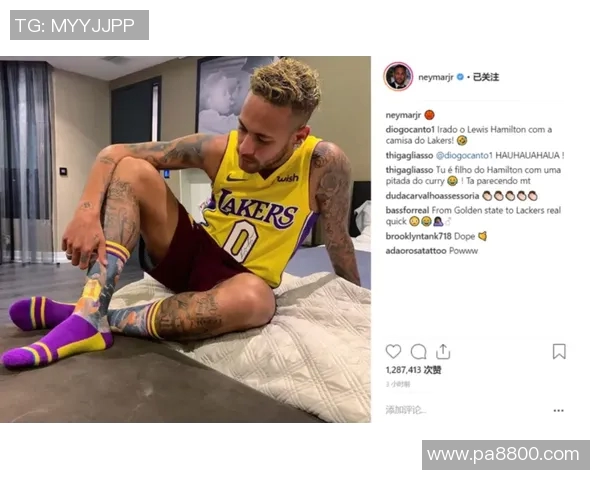 足球明星贝与网红的跨界合作引发热议，谁才是流量之王